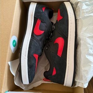 Black and Red Men's Nike Alleyoop